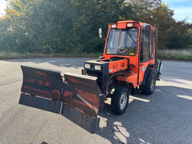 918897-1 Holder P70 - Snöblad, spridare, sopaggergat