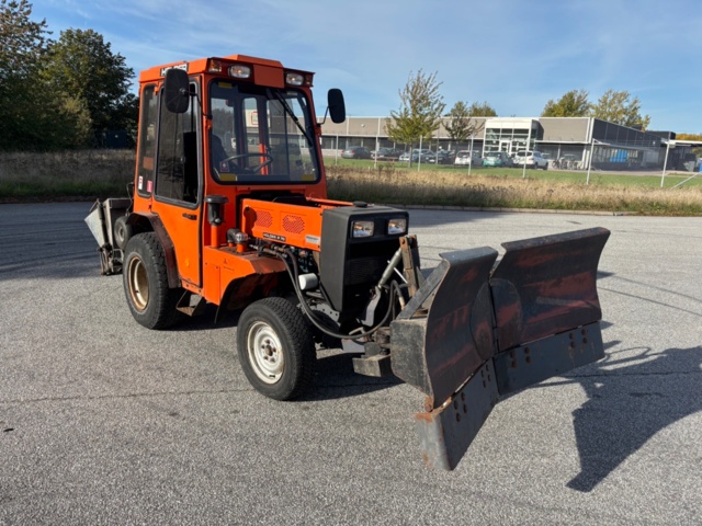 918897-7 Holder P70 - Snöblad, spridare, sopaggergat