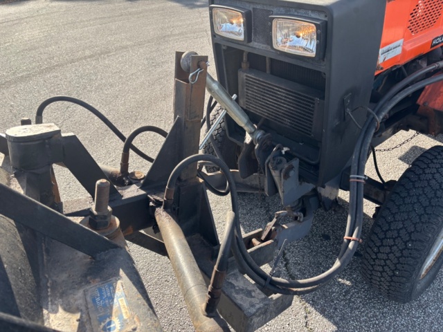 918897-12 Holder P70 - Snöblad, spridare, sopaggergat