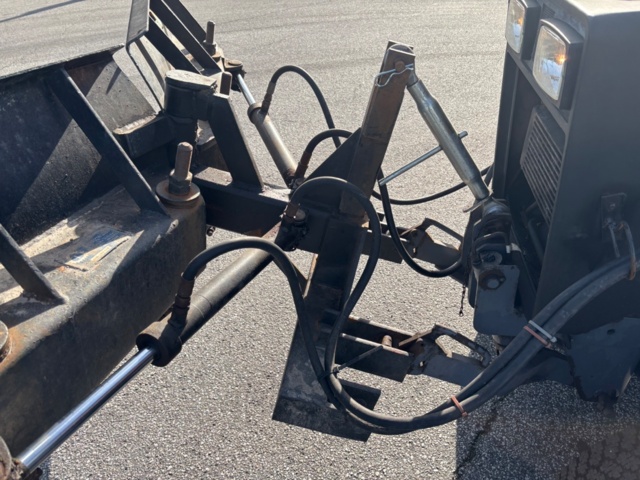 918897-13 Holder P70 - Snöblad, spridare, sopaggergat