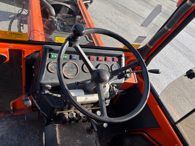 918897-16 Holder P70 - Snöblad, spridare, sopaggergat