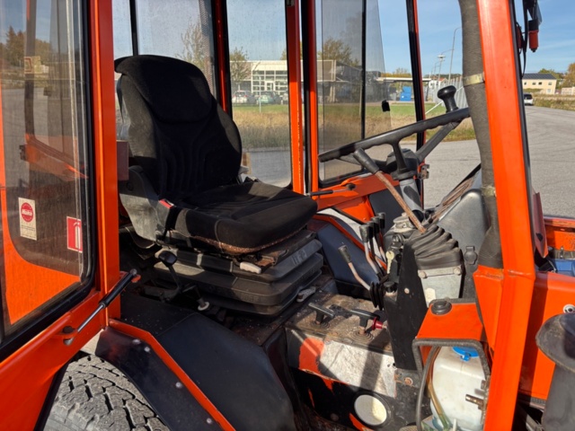 918897-22 Holder P70 - Snöblad, spridare, sopaggergat