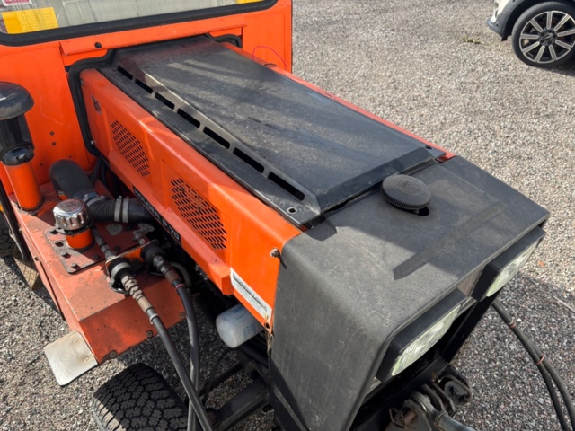 918897-33 Holder P70 - Snöblad, spridare, sopaggergat