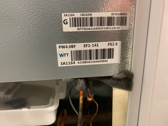 1432768-9 Trinettkök med kylskåp