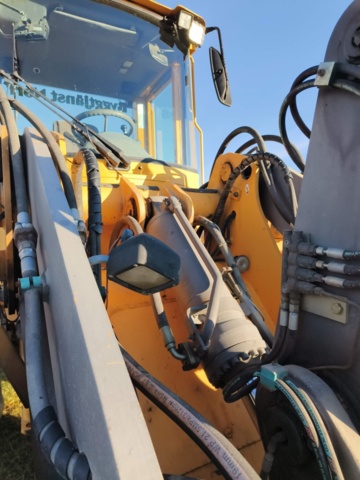 1400929-27 Lastmaskin Volvo L70D -2000