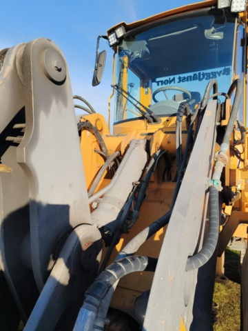 1400929-28 Lastmaskin Volvo L70D -2000