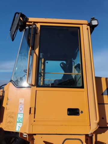 1400929-32 Lastmaskin Volvo L70D -2000