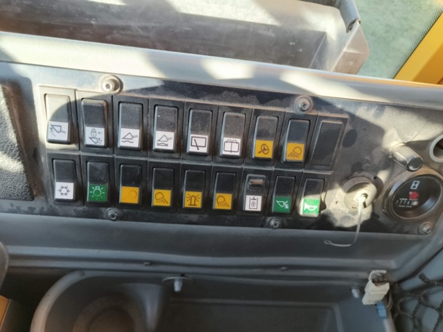 1400929-82 Lastmaskin Volvo L70D -2000