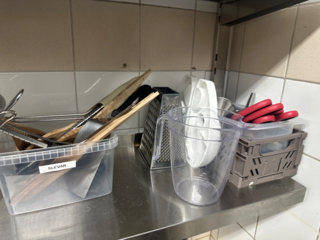 1433197-17 Diverse köksutrustning och tillbehör