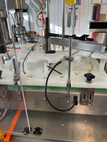 1429854-6 Kapsyleringsmaskin