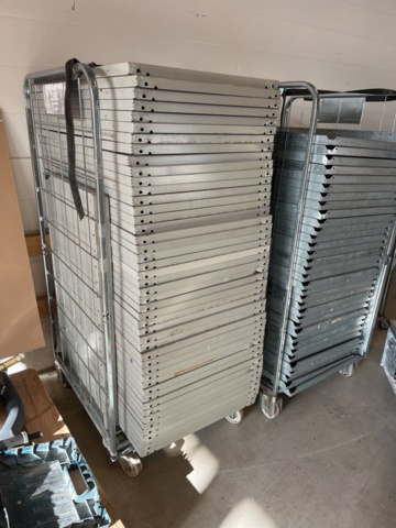 1429855-1 Gavelställ med cirka 60 hyllplan