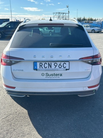 1423354-4 Škoda Superb Kombi 2.0 TDI 4x4 DSG Sekventiell, 200hk, 2021