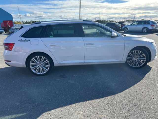 1423354-6 Škoda Superb Kombi 2.0 TDI 4x4 DSG Sekventiell, 200hk, 2021