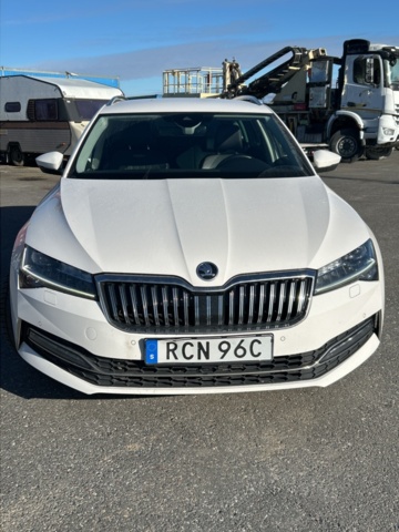 1423354-8 Škoda Superb Kombi 2.0 TDI 4x4 DSG Sekventiell, 200hk, 2021