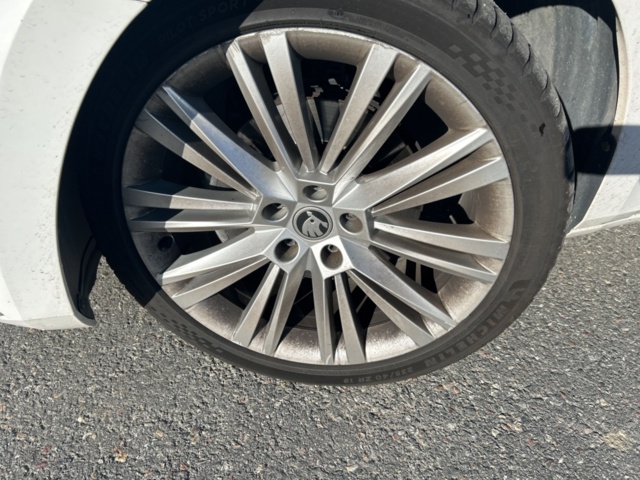 1423354-35 Škoda Superb Kombi 2.0 TDI 4x4 DSG Sekventiell, 200hk, 2021