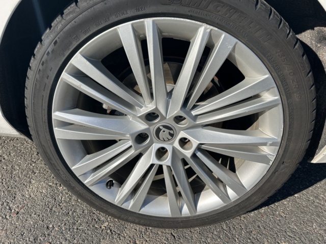 1423354-37 Škoda Superb Kombi 2.0 TDI 4x4 DSG Sekventiell, 200hk, 2021