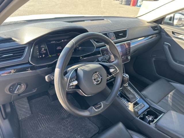 1423354-10 Škoda Superb Kombi 2.0 TDI 4x4 DSG Sekventiell, 200hk, 2021