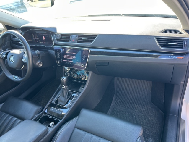 1423354-32 Škoda Superb Kombi 2.0 TDI 4x4 DSG Sekventiell, 200hk, 2021