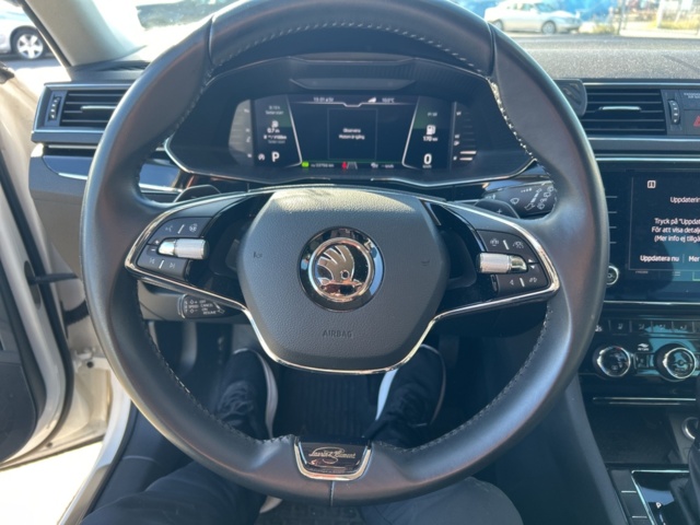 1423354-11 Škoda Superb Kombi 2.0 TDI 4x4 DSG Sekventiell, 200hk, 2021