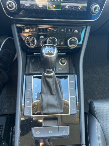 1423354-19 Škoda Superb Kombi 2.0 TDI 4x4 DSG Sekventiell, 200hk, 2021