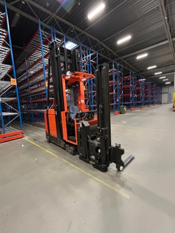 1388978-3 Smalgångstruck med förarplats - Toyota BT Vector ,VCE100, -2018