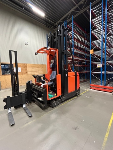 1388978-4 Smalgångstruck med förarplats - Toyota BT Vector ,VCE100, -2018