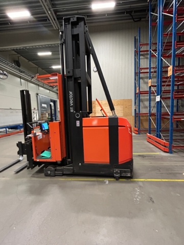 1388978-8 Smalgångstruck med förarplats - Toyota BT Vector ,VCE100, -2018