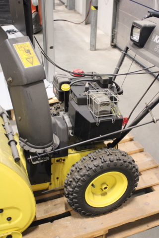 1388908-5 Snöslunga - Kärcher STH 8.66