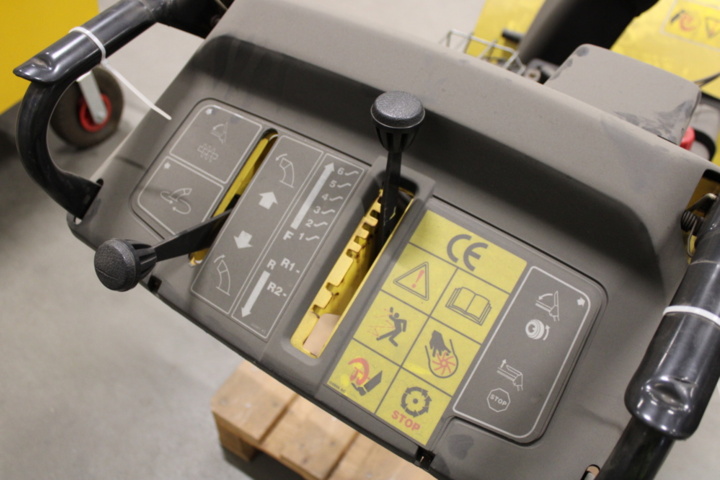 1388908-7 Snöslunga - Kärcher STH 8.66