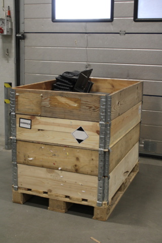 1388922-1 Pallet with screens, label printers, hand scanners, etc.