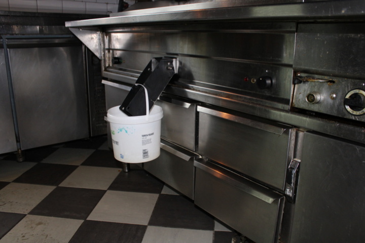 1388441-5 Grillkombination med stekytor och kylbänk