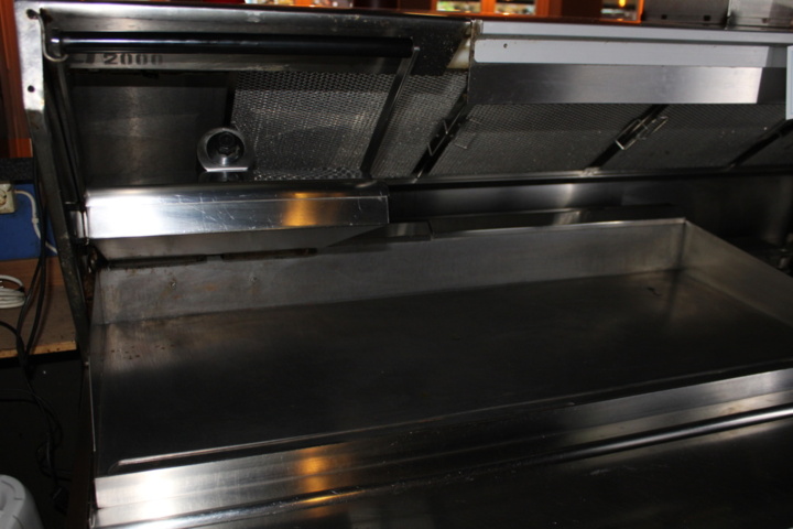 1388441-11 Grillkombination med stekytor och kylbänk