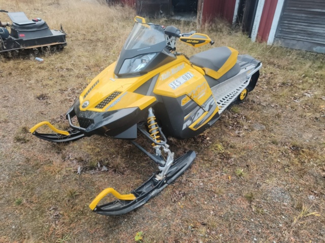 1400962-1 Ski-Doo MXZ 1200 -2009