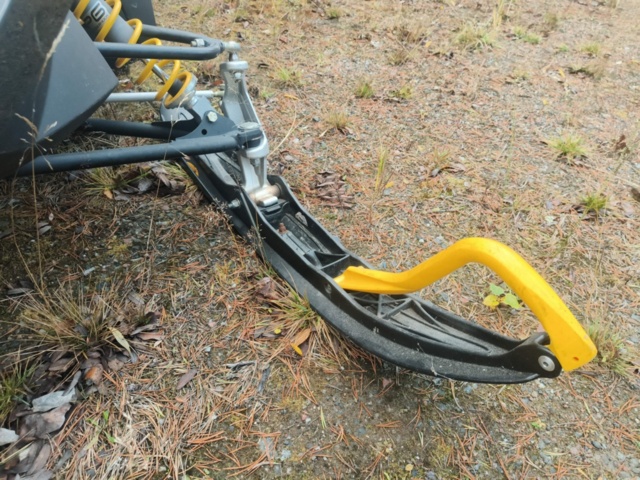 1400962-12 Ski-Doo MXZ 1200 -2009