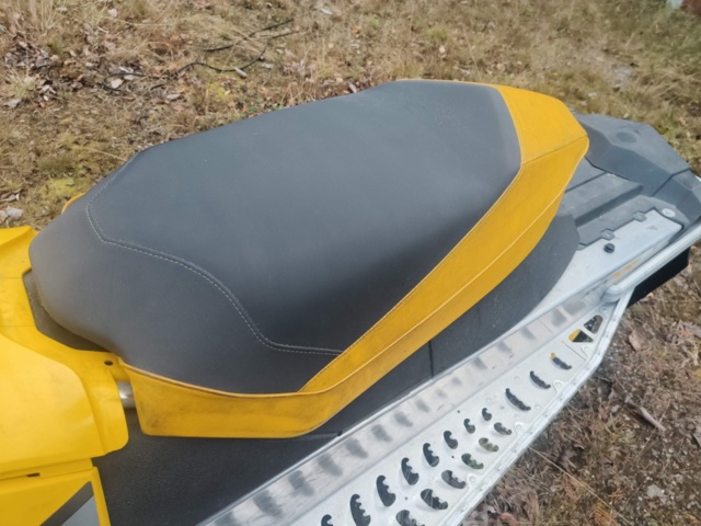 1400962-17 Ski-Doo MXZ 1200 -2009