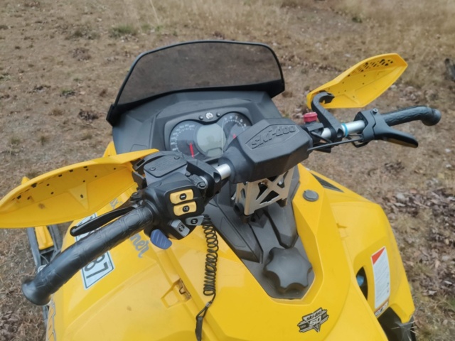 1400962-19 Ski-Doo MXZ 1200 -2009