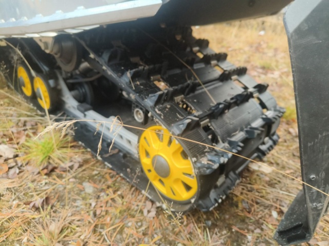 1400962-24 Ski-Doo MXZ 1200 -2009