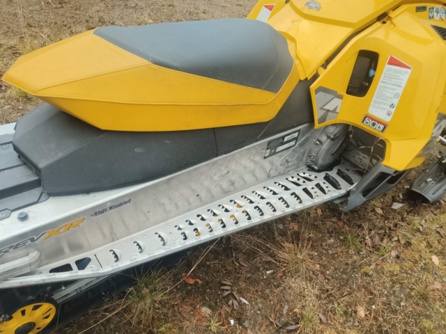 1400962-27 Ski-Doo MXZ 1200 -2009