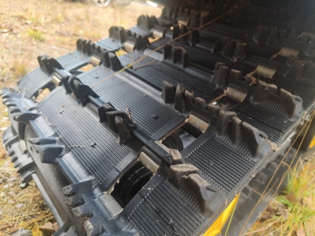 1400962-29 Ski-Doo MXZ 1200 -2009