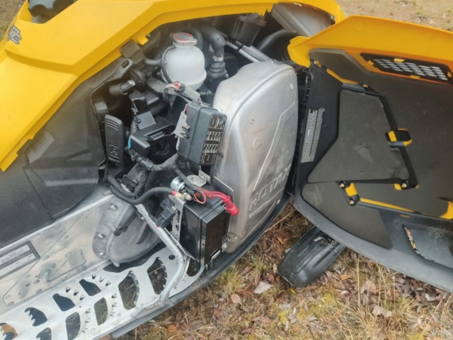 1400962-33 Ski-Doo MXZ 1200 -2009