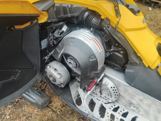 1400962-37 Ski-Doo MXZ 1200 -2009