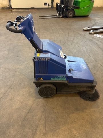 1368153-2 Städmaskin med sidoborste - Alto KC 500 ET med laddare