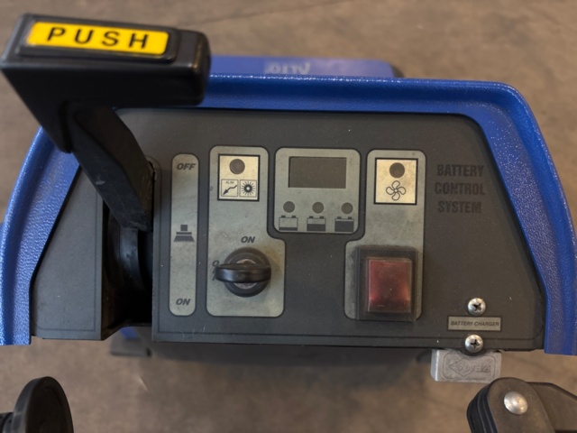 1368153-4 Städmaskin med sidoborste - Alto KC 500 ET med laddare