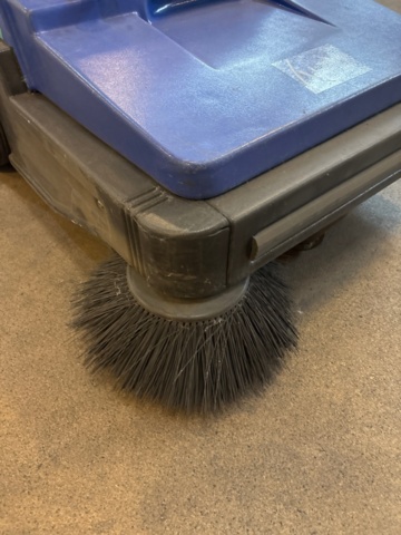 1368153-5 Städmaskin med sidoborste - Alto KC 500 ET med laddare