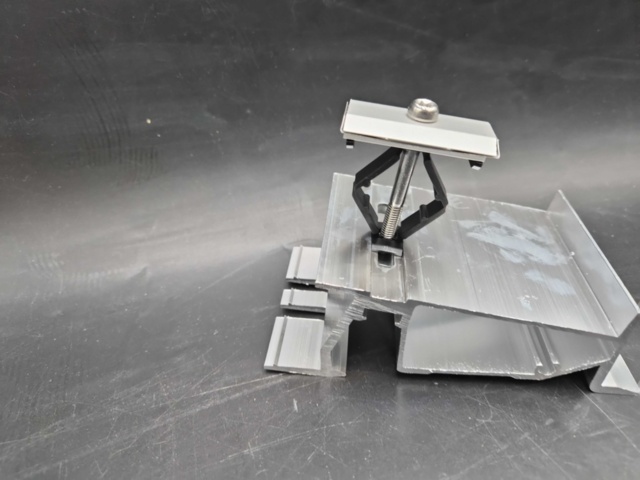 1433744-2 Montagefäste 50 st – Van der Valk, aluminium ValkPro+ P/L10° mitten