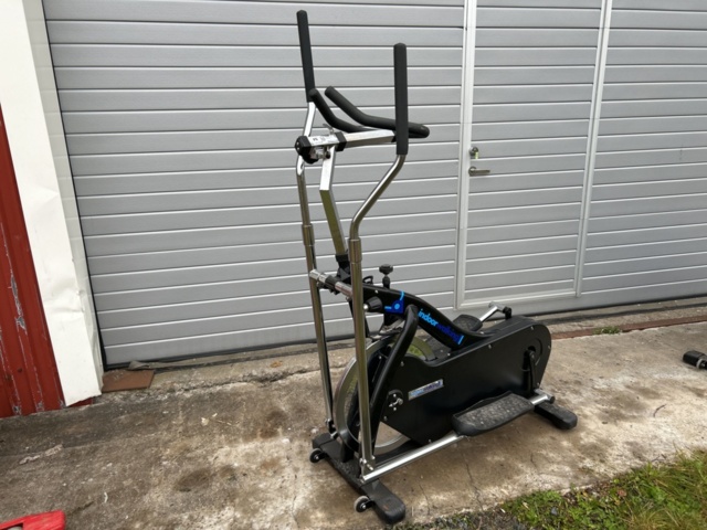 1427436-1 Crosstrainer – Indoor Walking 2