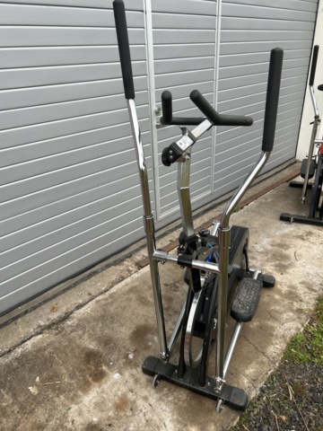 1427436-3 Crosstrainer – Indoor Walking 2