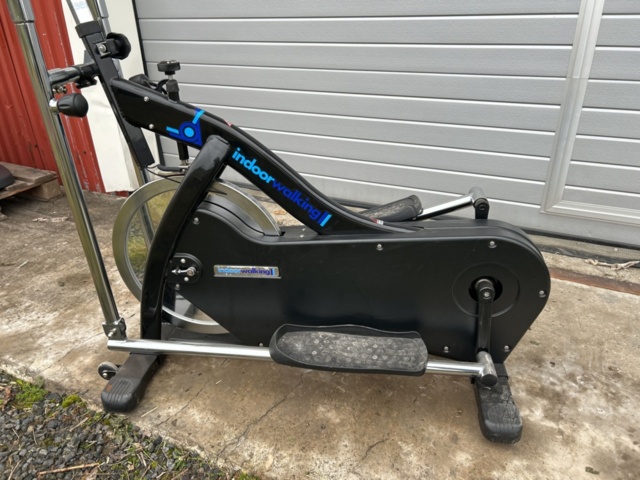 1427436-6 Crosstrainer – Indoor Walking 2