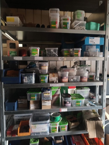 1400975-2 Parti med låstillbehör och skruv