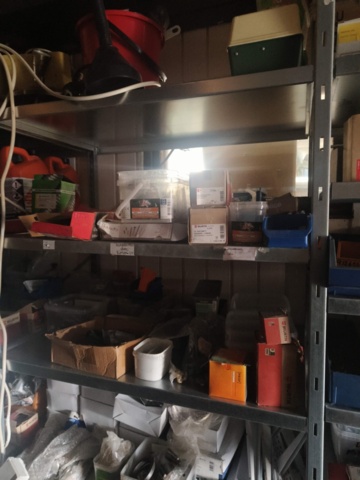 1400975-3 Parti med låstillbehör och skruv